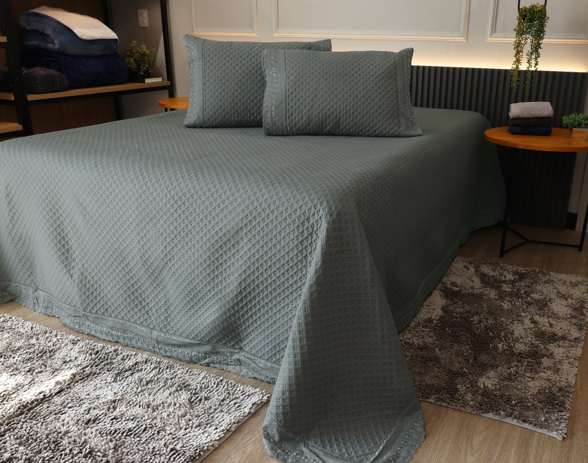 kit edredom bordare cinza frost floral ambiente