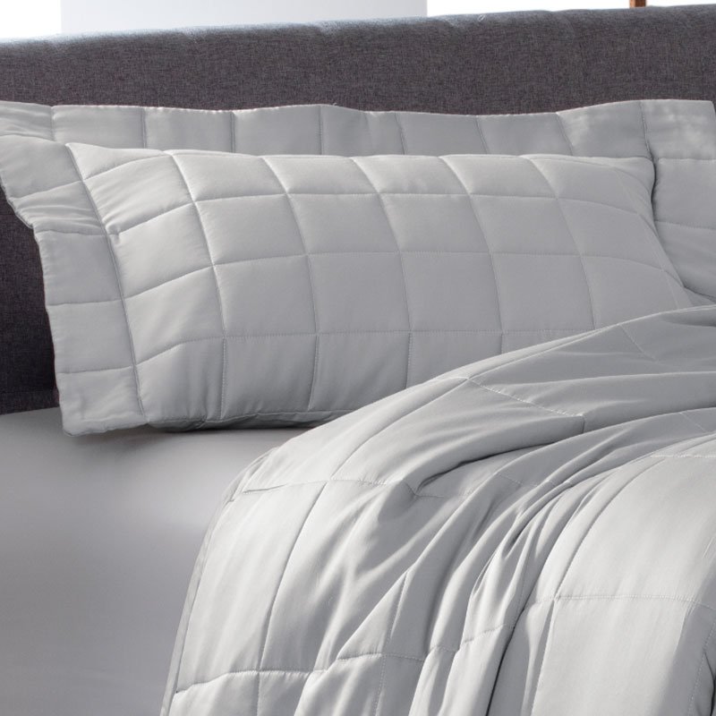 porta travesseiro prata ambientado