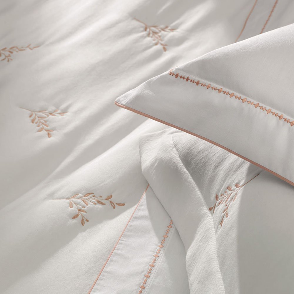 jul25 karsten cama lina detalhe